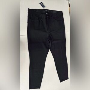 Torrid Black Cropped Pants - Size 18T - NWT!